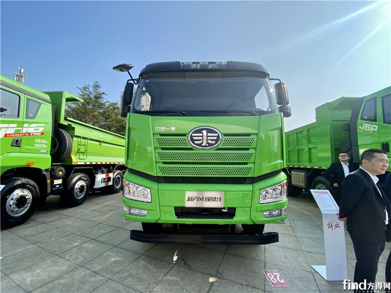 新J6P 8×4 轻量化渣土车