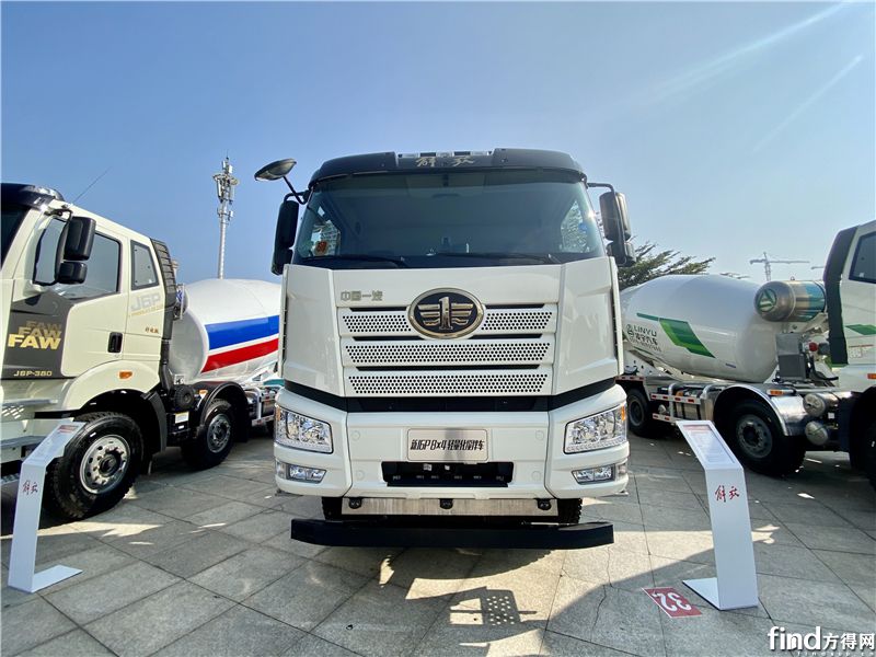 新J6P 8×4 轻量化搅拌车