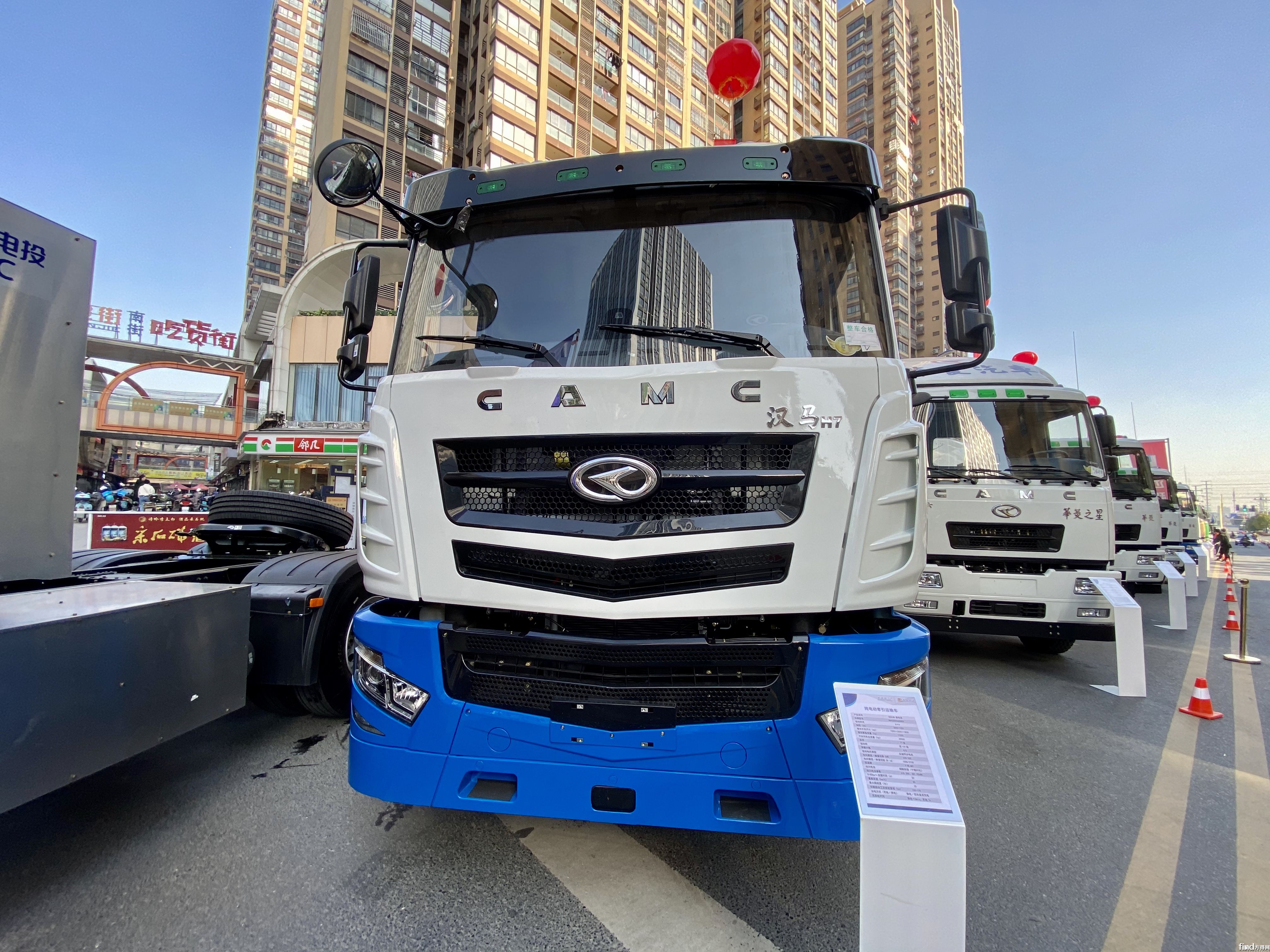 纯电动牵引运输车1