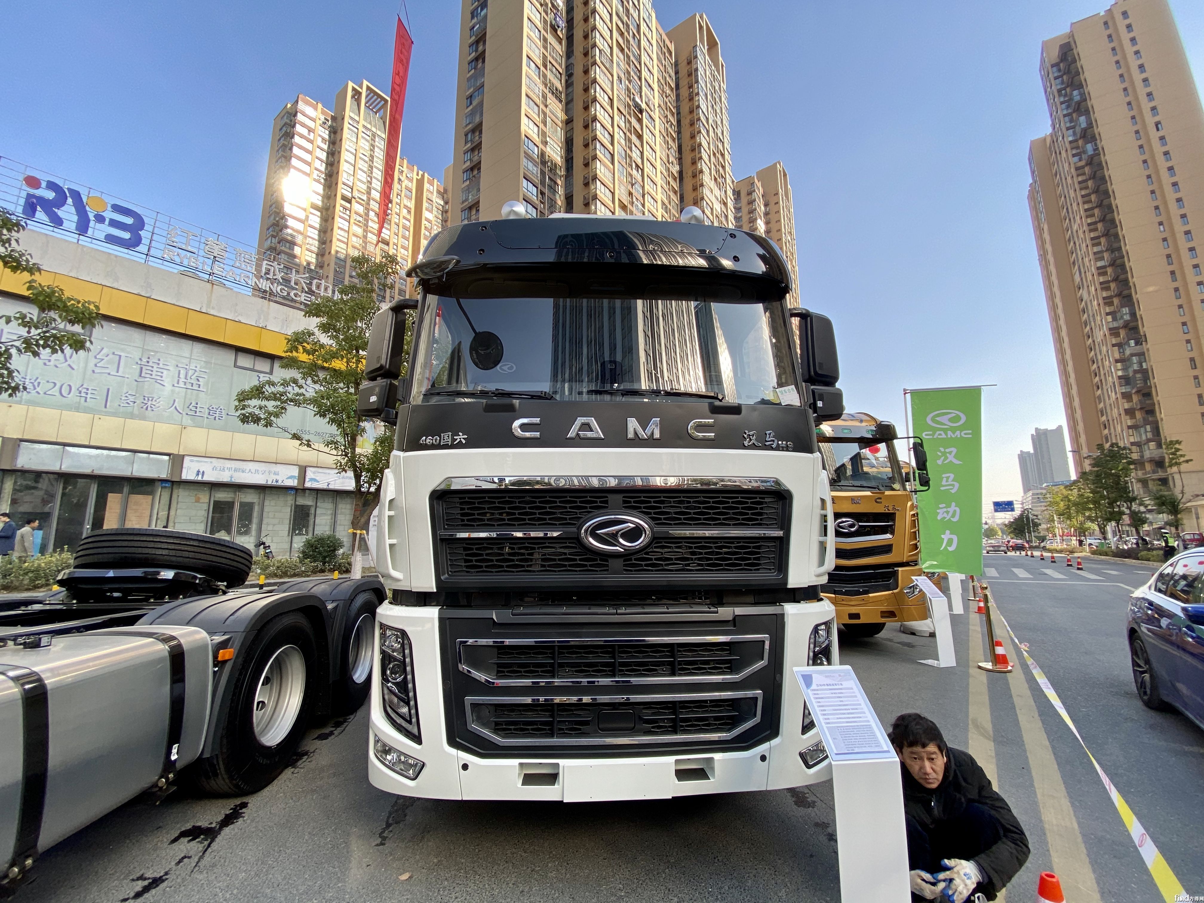 汉马H9旗舰版牵引车2