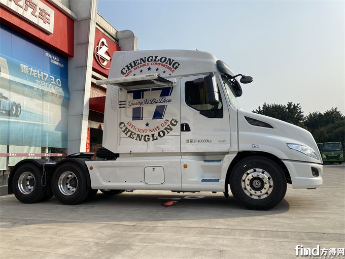 8乘龙T7房车