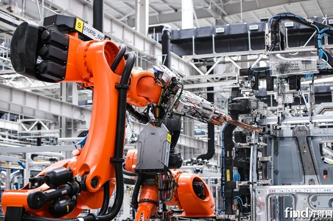 梅赛德斯-奔驰国产重卡专属工厂搭载尖端科技与智能装备