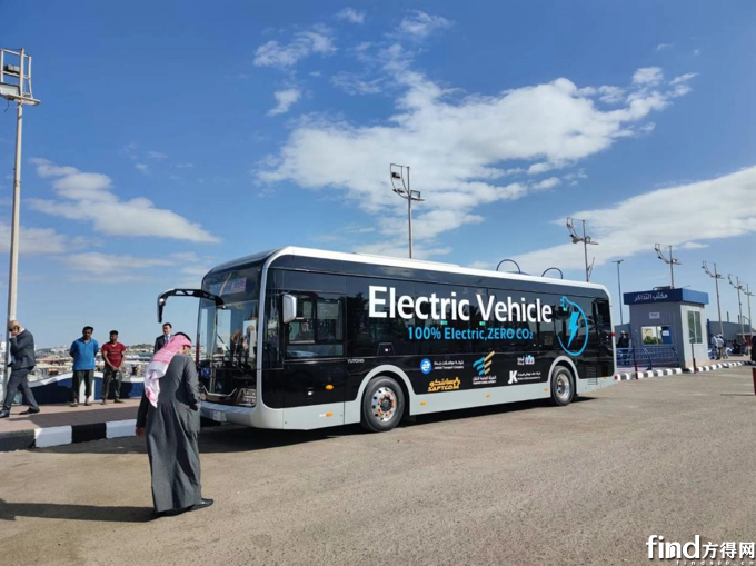 沙特首辆电动公交车 宇通新能源上线运营