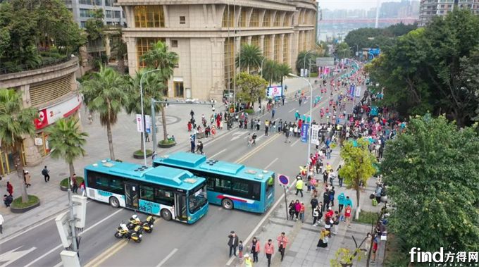 “中车跑团”打造重庆全马“绿色顶流”