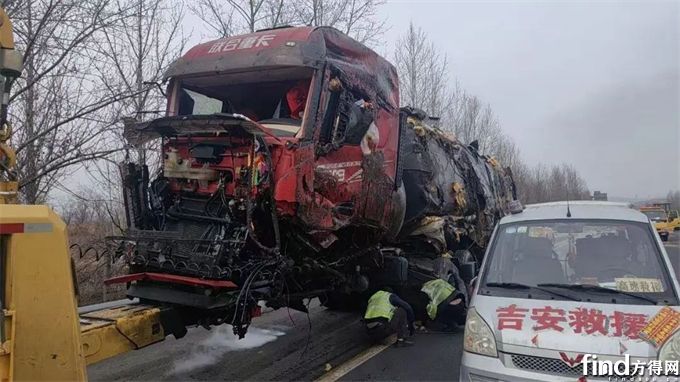司机雪地逃生 感谢“救命恩人” 联合重卡：拒绝以牺牲安全为代价的轻量