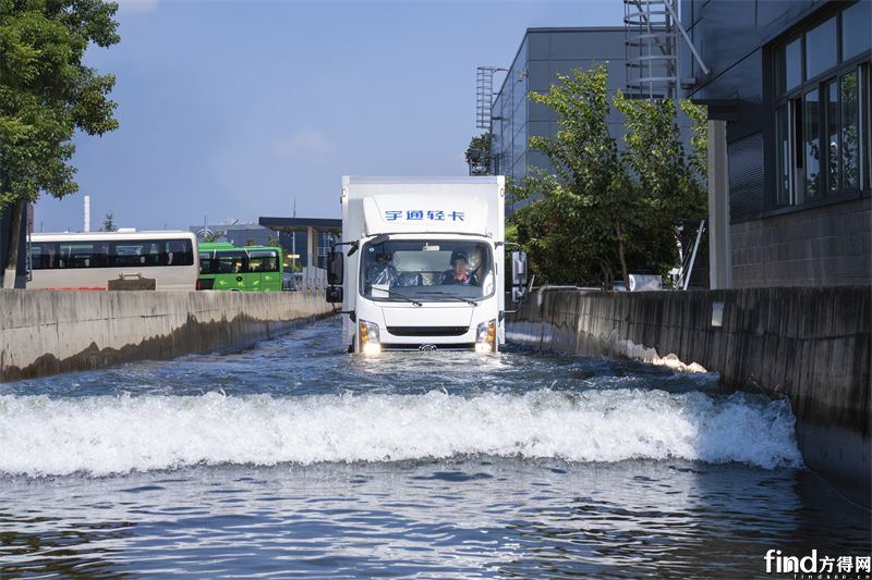 轻卡涉水