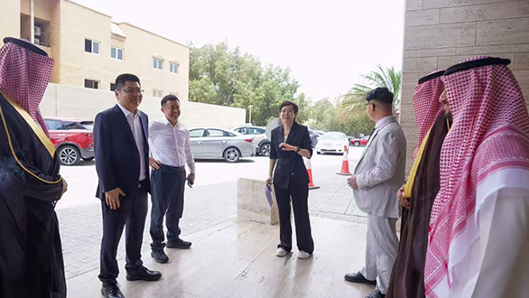 中国一汽解放重卡狂扫中东近万辆大单！