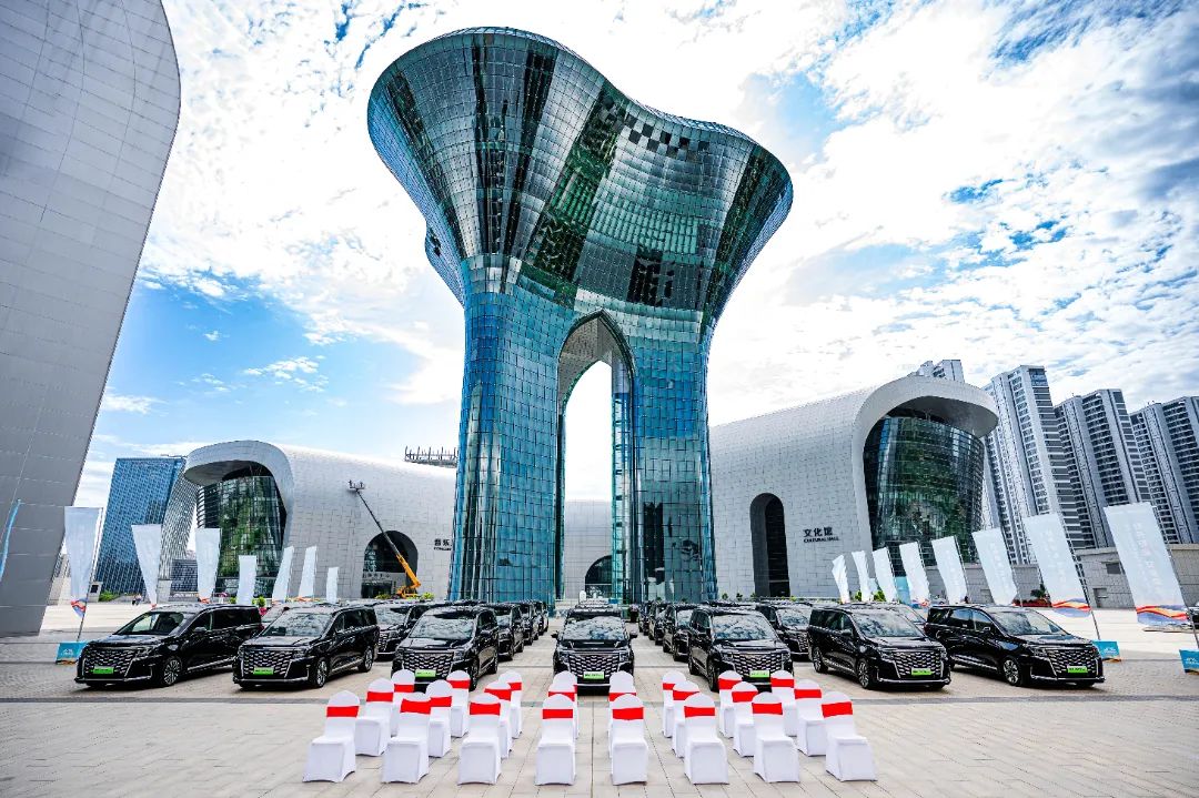 200台江淮瑞风RF8批量交付，携手哈啰开启高端文旅出行新范式