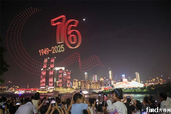 首批宇通天域S12交付!“东方美学+世界科技”共赴山海万里