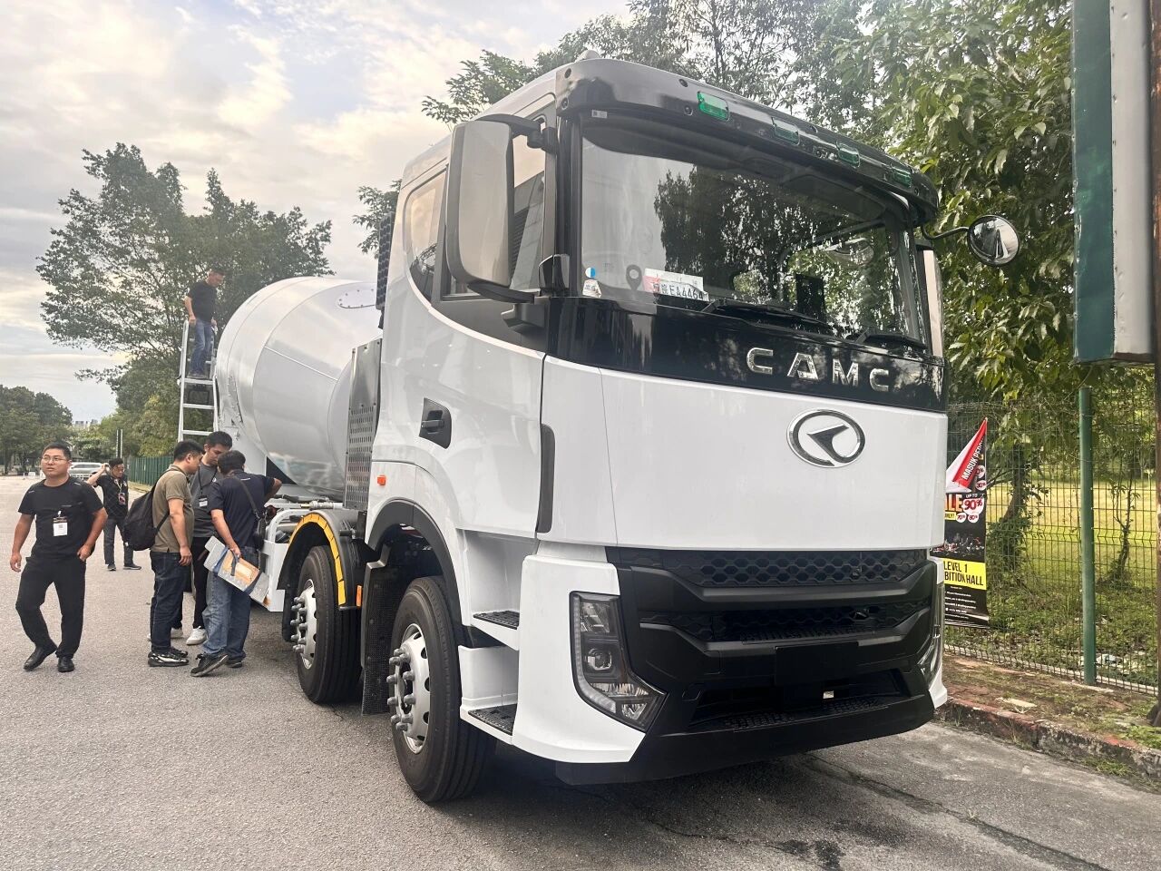 东南亚首台增程重卡亮相 汉马科技加速开辟出海新赛道