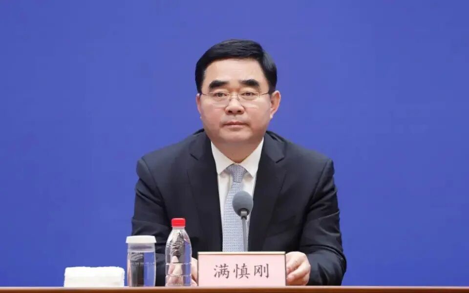满慎刚上任新职！