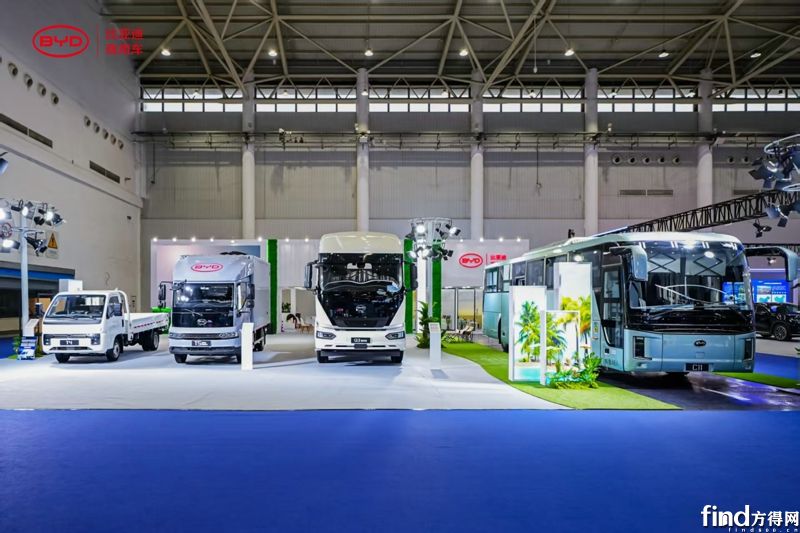 1、比亚迪商用车展台