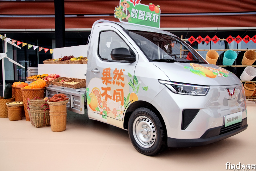 副本【产品新闻稿】荣光EV亮相引领五菱红标迈入“全面新能源时代”572