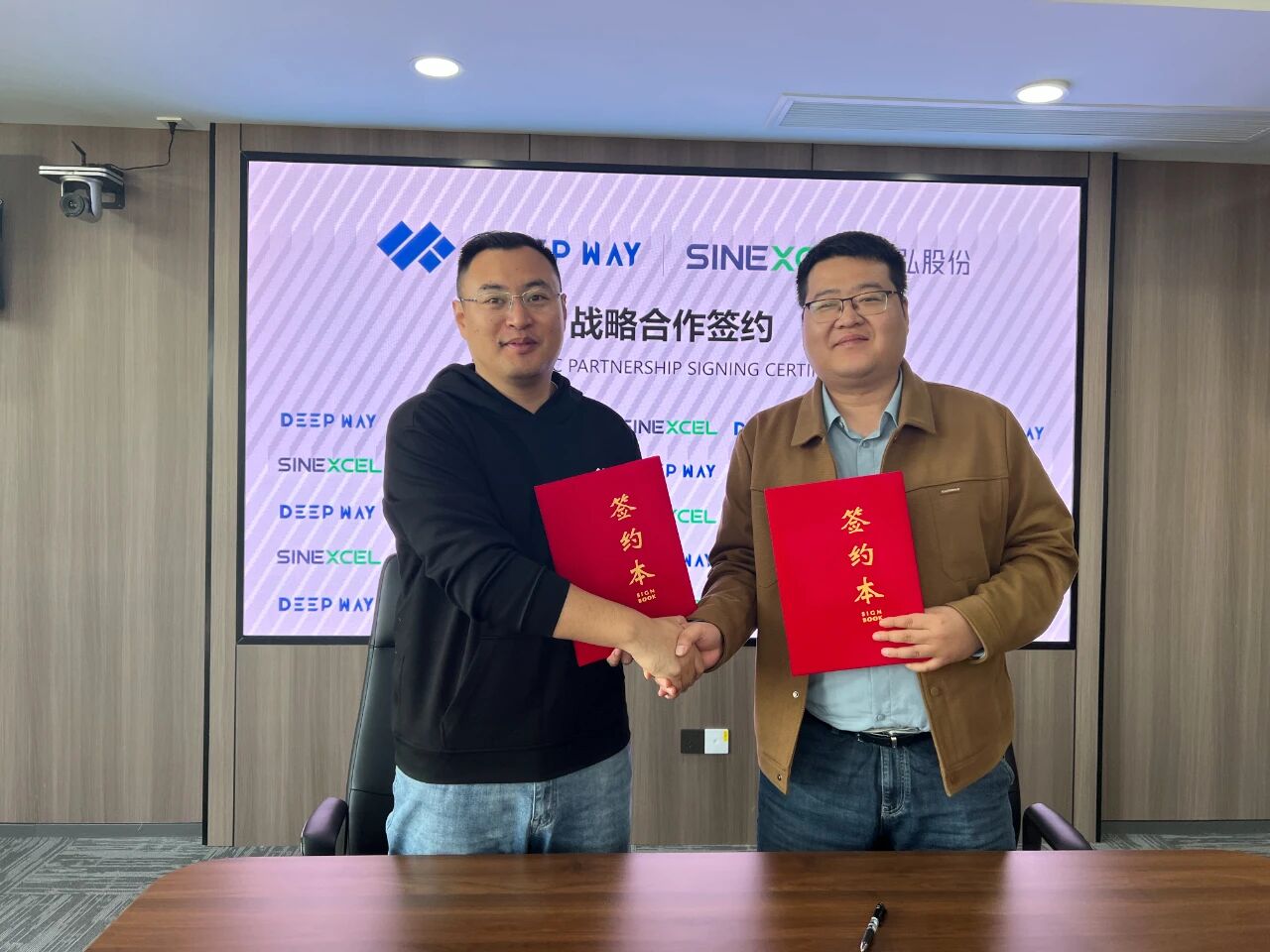 DeepWay深向携手盛弘股份共拓全球新能源重卡市场