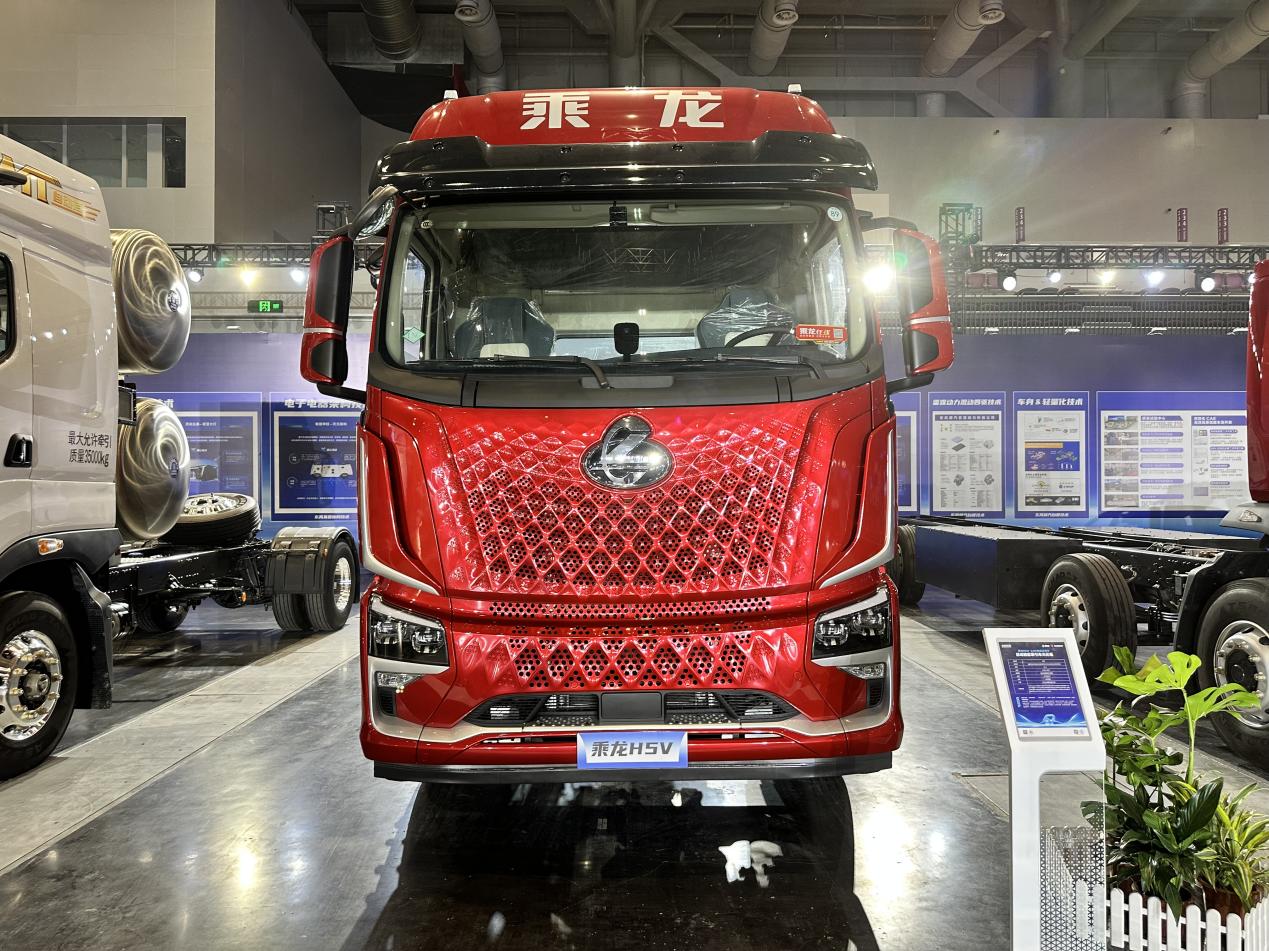 节能轻量又安全！乘龙H5V创富版LNG牵引车卡友创富好选择