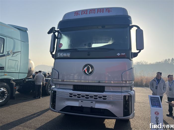 东风畅行 X9 燃气牵引车 玉柴590