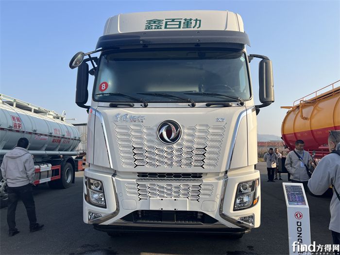 东风专用底盘 X7M 散装饲料运输车