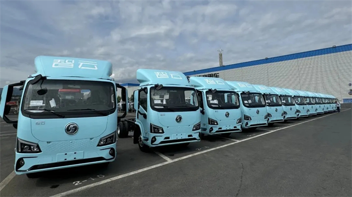 陕汽商用车2025成绩单：新能源销量激增66%，出口翻倍，双引擎驱动高增长！
