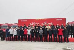 东风商用车500台战略签约达成！首批70台龙擎牵引车交付河南大客户