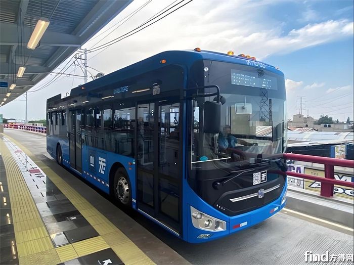 在墨西哥城运营的首批中通N12双源无轨城市客车