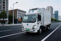 乘龙翼威2冷链纯电轻卡：冷链运输“鲜”锋 高效创富更省心
