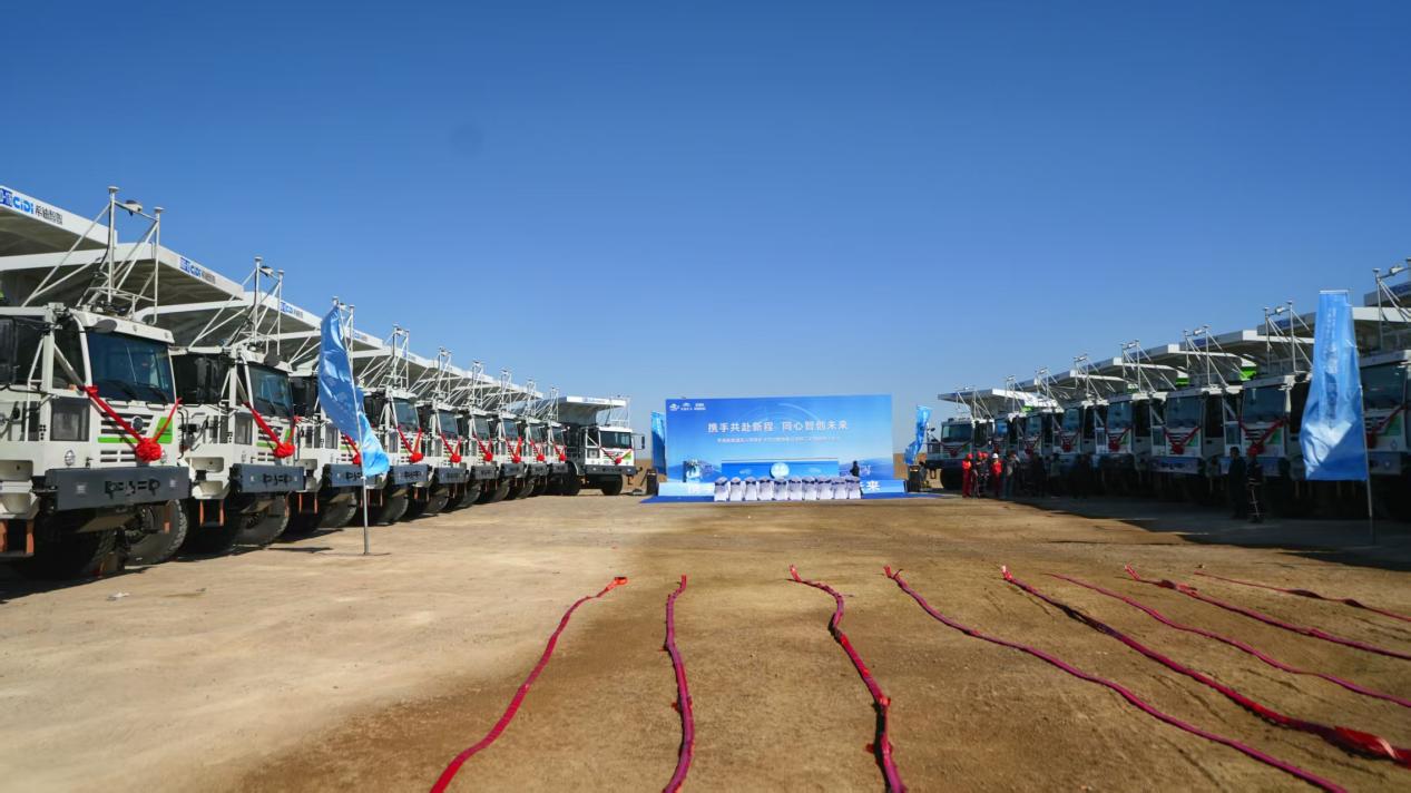 智电融合落地戈壁，宇通无人驾驶矿卡批量交付新疆大型煤矿！