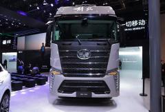 解放携商用车首款端到端大模型辅助驾驶车型亮相北京车展