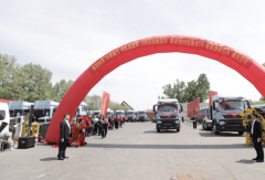 中国重汽200台豪沃TX新能源牵引车战略签约暨首批50台盛大交付