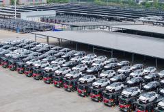 全球首批甲醇电动中置轴轿运车交付发运