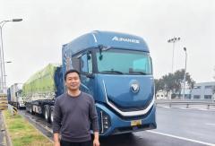 平均油耗低至27升！欧曼银河9为孙师傅带来前所未有的高端用车体验