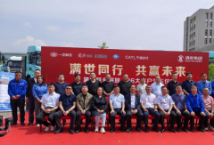 赋能绿色运力｜法士特蓝驰配套 33 台重卡交付内蒙古