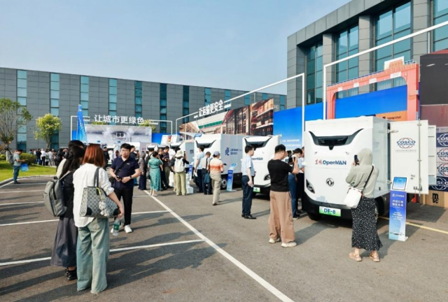 开放引领 智驭未来 东风OpenVAN无人运力品牌襄2646