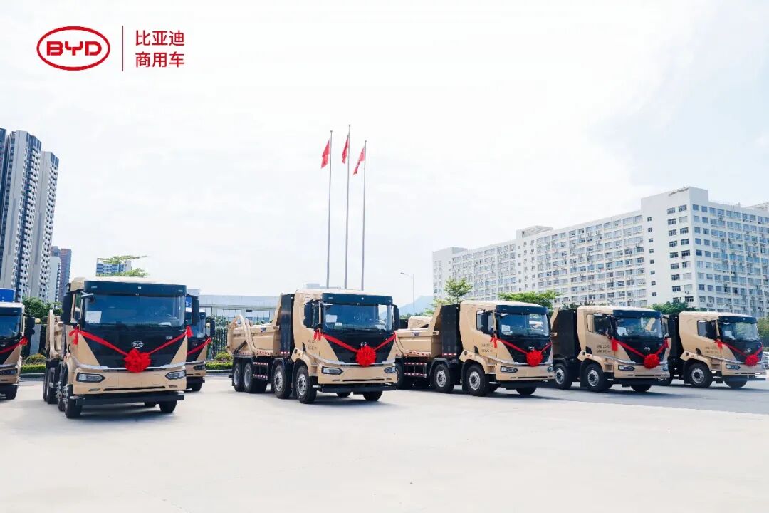 比亚迪百台纯电动自卸车交付深圳