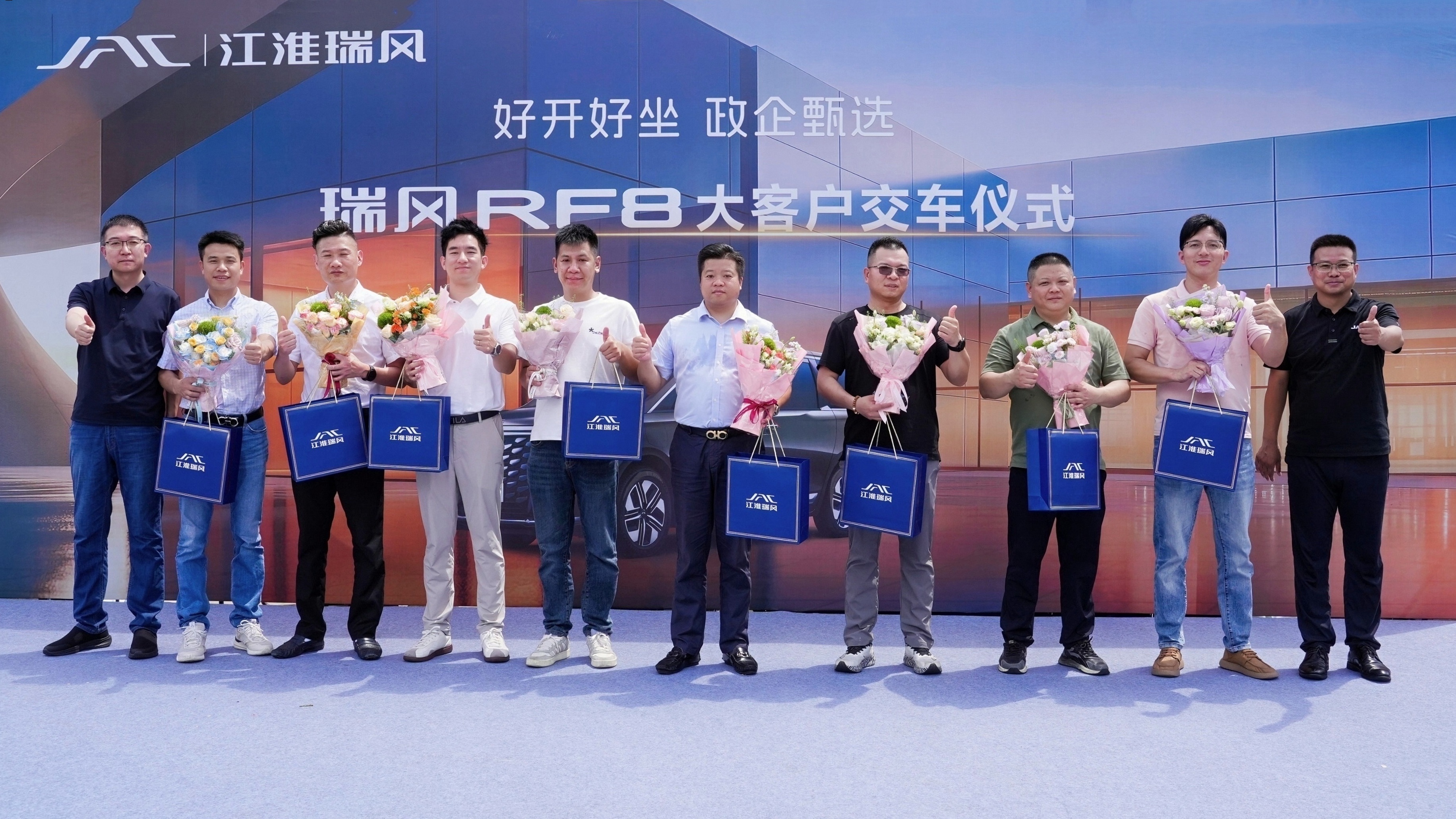 江淮瑞风RF8批量交付骥行租车，全能实力赋能品质出行