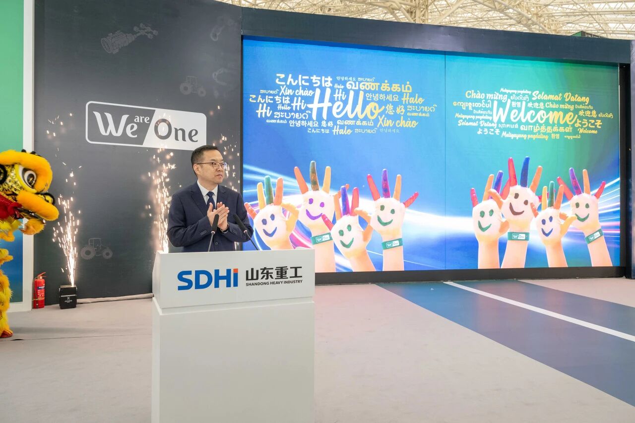 山东重工集团绿色智能产品展示会在越南河内开展