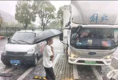 被台风“白海豚”困住的清晨，解放感动服务逆风护航