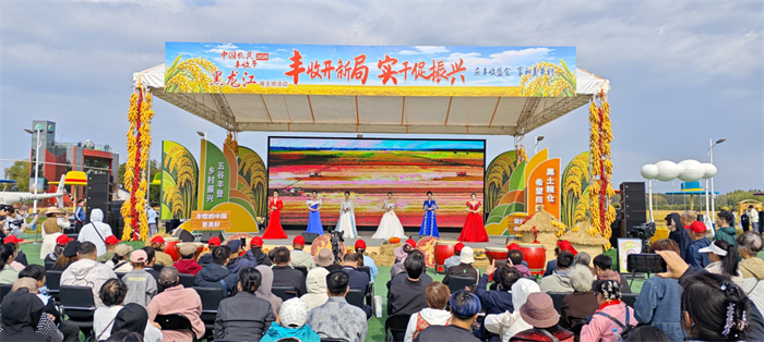 亮相黑龙江农民丰收节 吉利远程甲醇电动农机动力赋能黑土地丰产