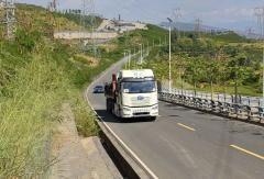 解放49吨液氢重卡开启5000公里公开道路试验