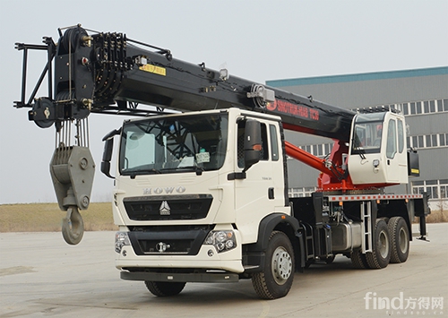 首台重汽t5g希尔博随车吊交付通化