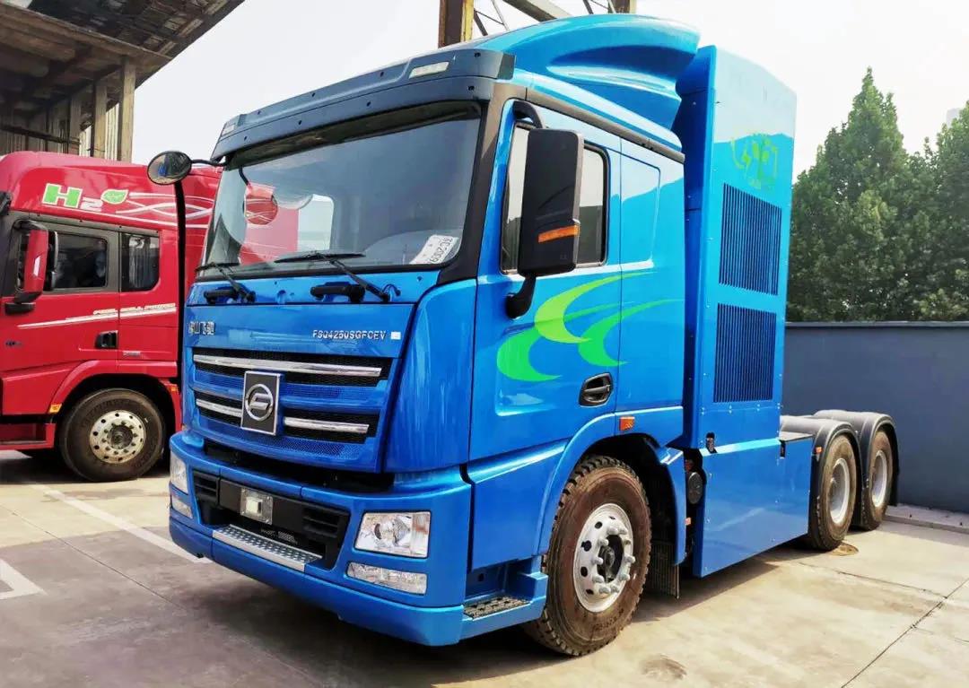 飞驰牵引车在河钢首座加氢示范站投运 成国内首例49吨氢燃料重卡!