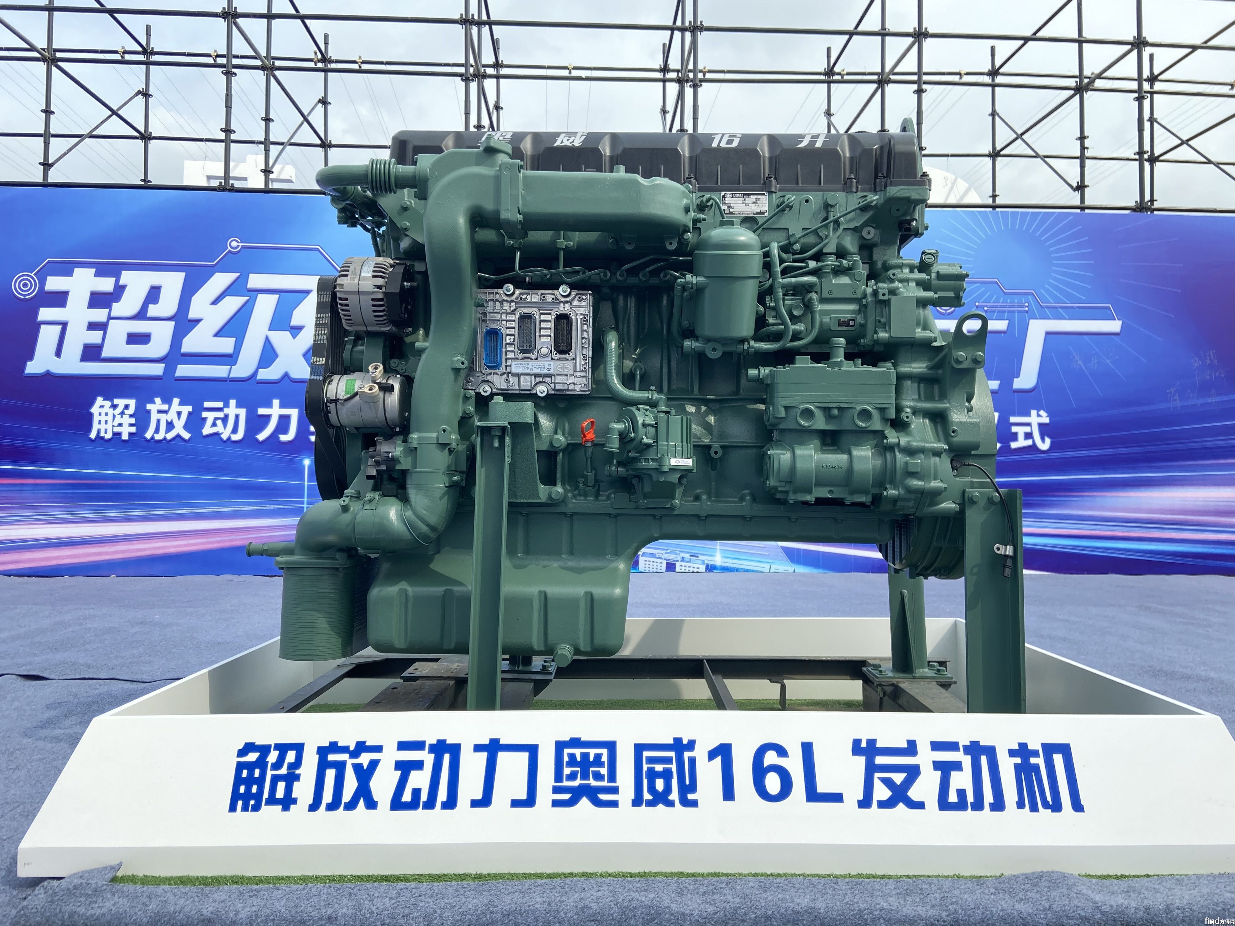 2020年9月25日,康明斯在上海发布国六550马力,15升天然气发动机.