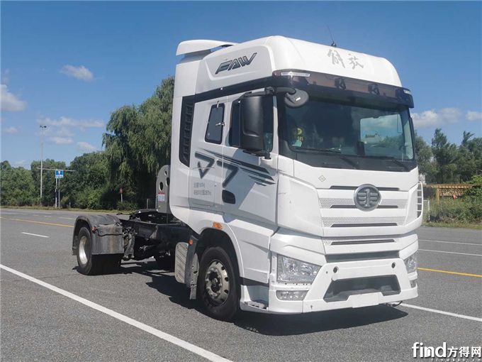 第二款,解放j7 4×2天然气半挂牵引车,产品型号为ca4180p77m25e6,外形