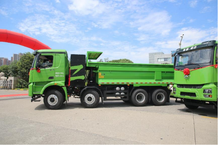 共谱绿色城市建设新篇章!苏州金龙批量新能源自卸车交付海蓝居